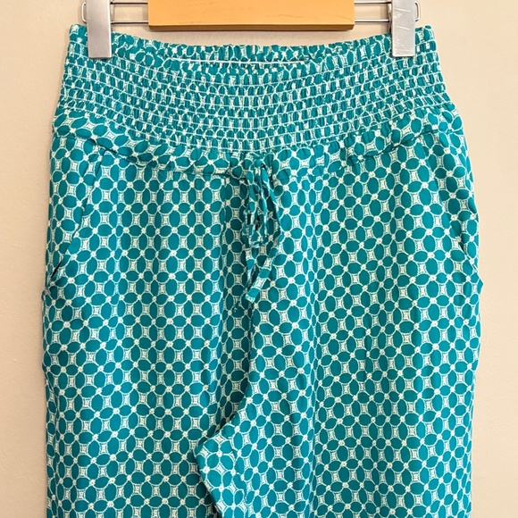 3/$10⚡️CREAM Lightweight Viscose Cropped Ankle Pant w Teal & Cream Pattern - Picture 5 of 16